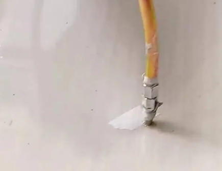 宣州瓷砖空鼓维修公司专业解答在瓷砖铺贴过程中，如果使用的砂料过粗（如全部使用了粗砂），可能会导致以下问题